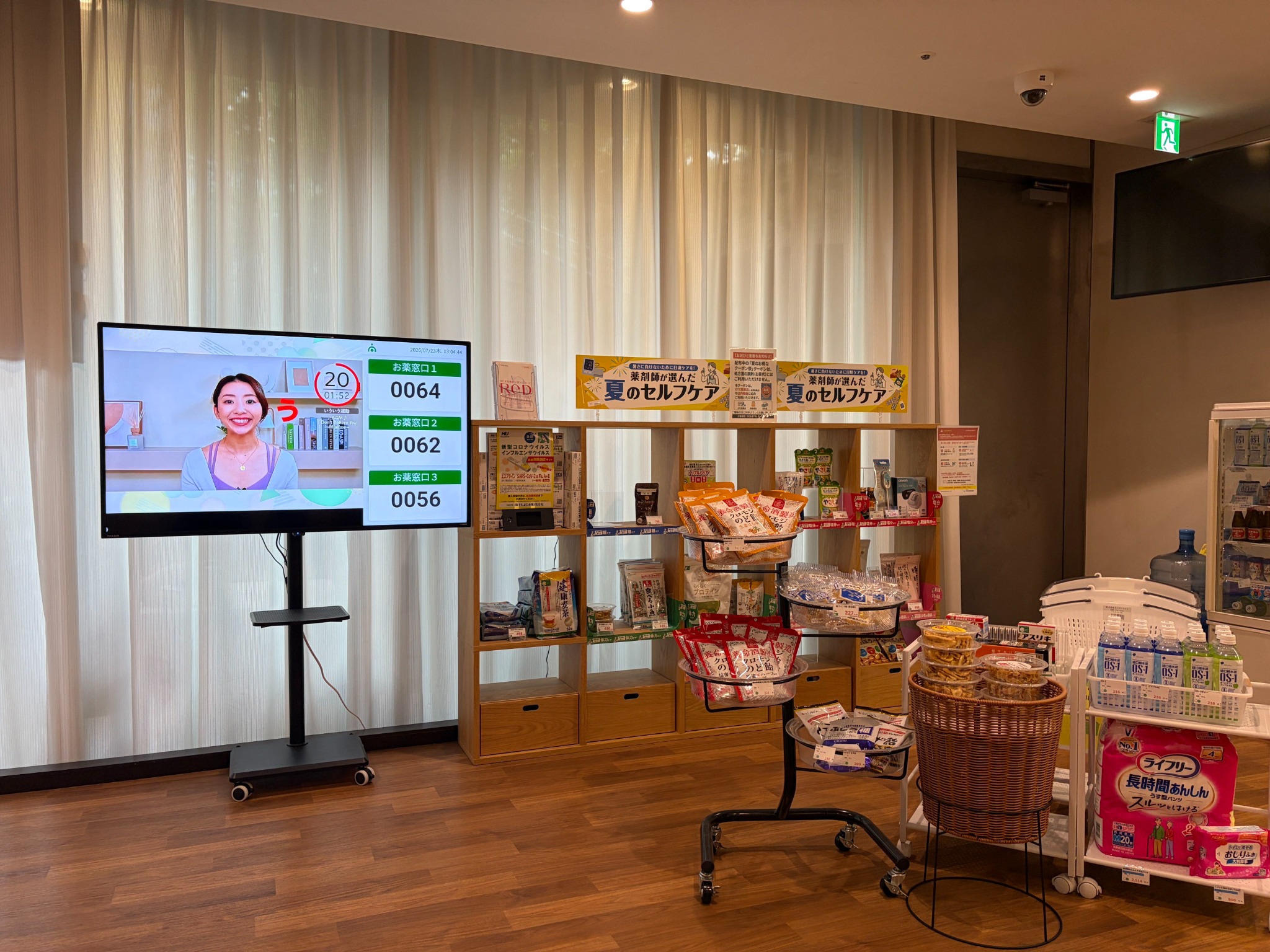 薬局でのコンテンツ配信風景